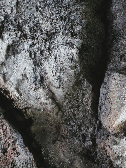 荒々しいコンクリートのひび割れテクスチャー