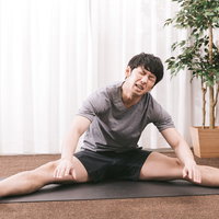 押すなよ！絶対に押すなよ！（開脚）の写真