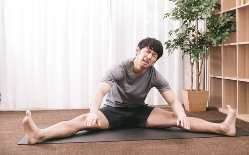 押すなよ！絶対に押すなよ！（開脚）