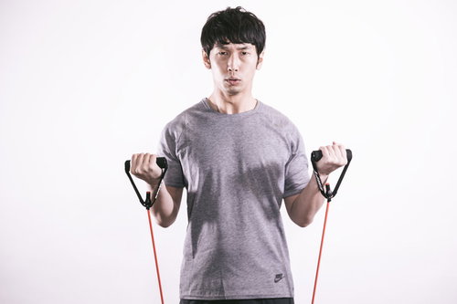 トレーニングチューブを使ったチューブカール