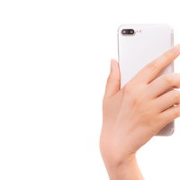 白いスマートフォンの背面を手に持つ写真の写真