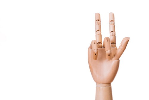 グワシするデッサンハンド人形