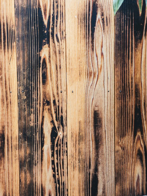メリハリある木目の焼き板テクスチャー