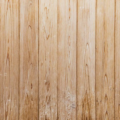 傷の残る木目調の壁板のテクスチャーの写真