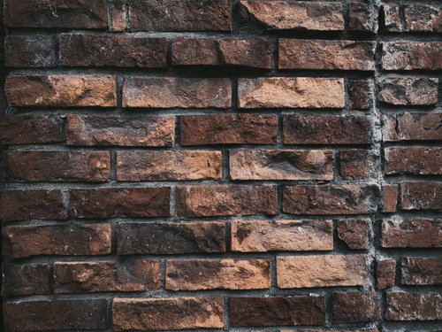 経年変化を感じさせる味わいのあるレンガ壁のテクスチャー