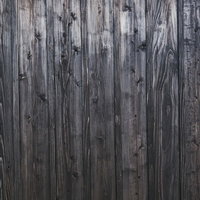 縦に並んだ古い木の板壁のテクスチャーの写真