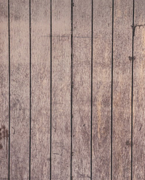 汚れと傷がある茶色い木目の床板