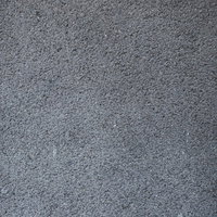 粗いアスファルトの地面と砂利混合の舗装面の写真