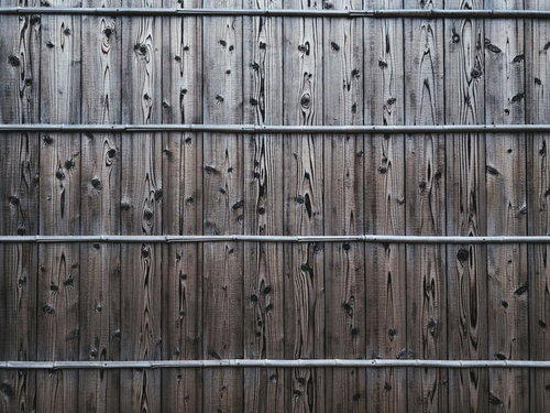 グレーがかった木目の板壁テクスチャー