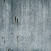 錆び模様が目立つコンクリートの壁面（テクスチャー）の写真