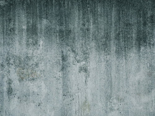 雨汚れが際立つコンクリートのテクスチャー