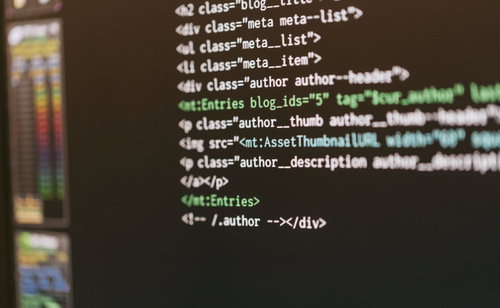 MTでコーディングするプログラマーのモニター