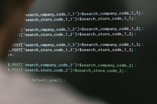 PHPを入力中のエンジニアのモニター画面