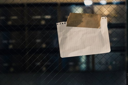 マンションの入口に貼られていた怪文書