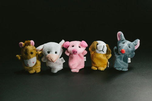 5体そろった国民的グループのぬいぐるみ