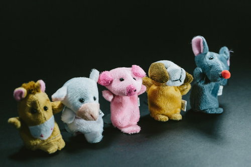 5体が勢揃いした人気グループのぬいぐるみ