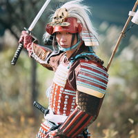 睨みを利かせる当世具足を纏った武将の日本刀の写真