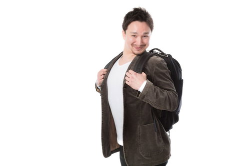 ガッツポーズする白衣の女性