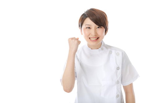 患者を励ます理学療法師の喜ぶ姿、ガッツポーズで応援