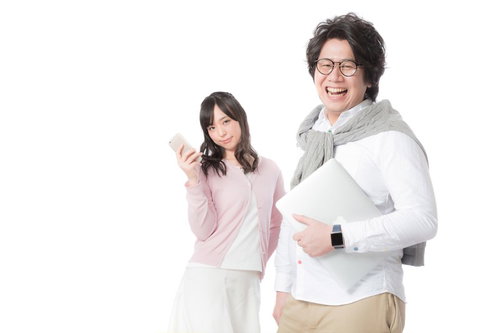 大々的なプロモーションを仕掛ける広告代理店のキラキラ女子とキラキラ男子