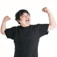 正解！コロンビア！とガッツポーズを決める男性の写真