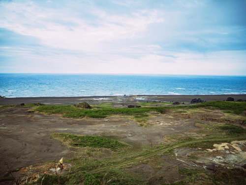 天山砲台跡が見守る硫黄島の鼓動と蒸気立つ東海岸