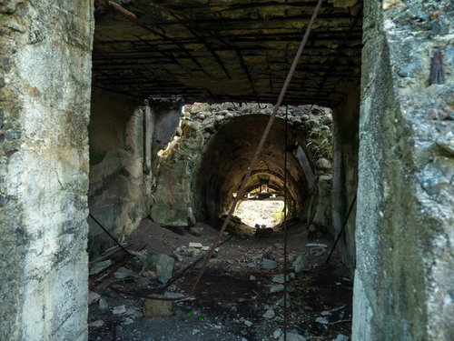 硫黄島トーチカの内部通路