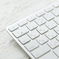 Macのワイヤレスキーボードの写真