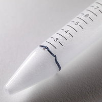 PCR検査の試験管内で泡立つ液体と細かな気泡の写真