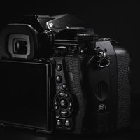 PENTAX K-1 Mark II の操作ボタン部分とファインダーの写真