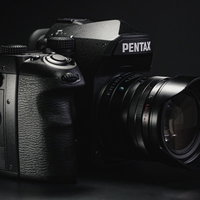 PENTAX K-1 Mark IIにFA77mmF1.8 Limitedを装着したカメラの写真