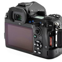 PENTAX K-3MarkⅢにメモリーカードを挿入の写真