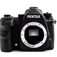 PENTAX K-3MarkⅢボディの黒いカメラの写真