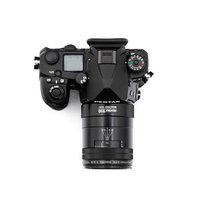 黒いボディのPENTAX K-3MarkⅢ一眼レフカメラの写真