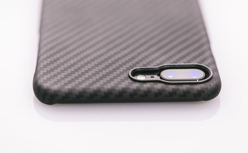 アラミド繊維を使ったスマホケース黒色軽量耐久性