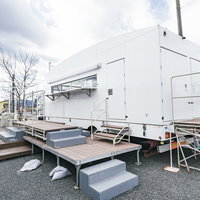 大熊町にある地域活動拠点「KUMA・PRE」横のキッチンカーの写真