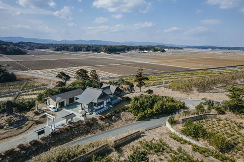 南相馬の山田神社を空撮した境内と周辺農地の風景