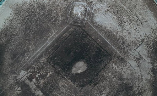 みちのく鹿島球場のグランドを空から捉えた風景