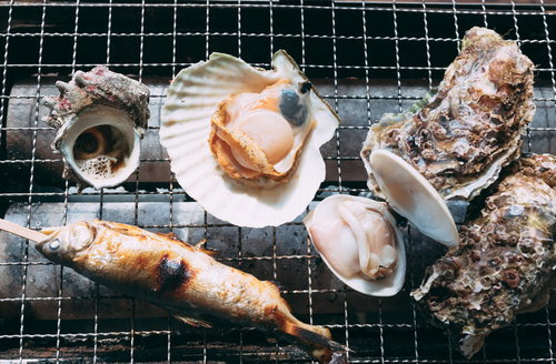 網焼き海産物とはまぐり、いわきの浜焼き、福島県の海鮮バーベキュー