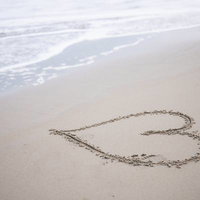 みちのく鹿島球場のベンチと金網の写真