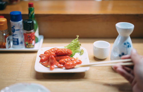 ちょい呑み小恋の熱燗と一緒に食べるタコさんウインナー