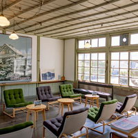 歴史ある教室を生かした待合室・休憩場所 旧遷喬尋常小学校の写真