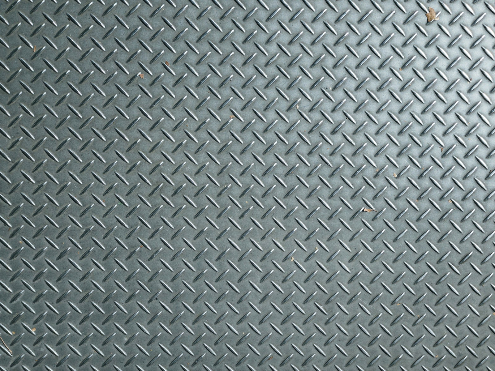 滑り止め加工が施された縞鋼板の金属表面