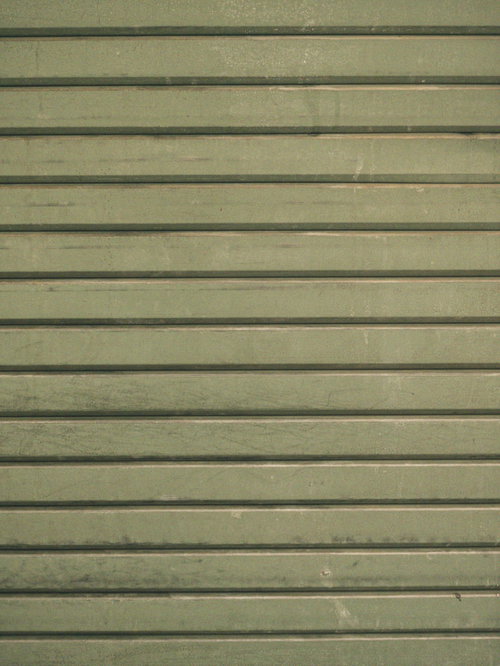 擦れた跡と横縞模様の木製鎧戸のテクスチャー