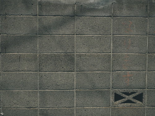 グレーのコンクリートブロック塀のテクスチャー