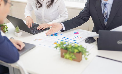 お客様に合ったプランを用意しています会議での打ち合わせ