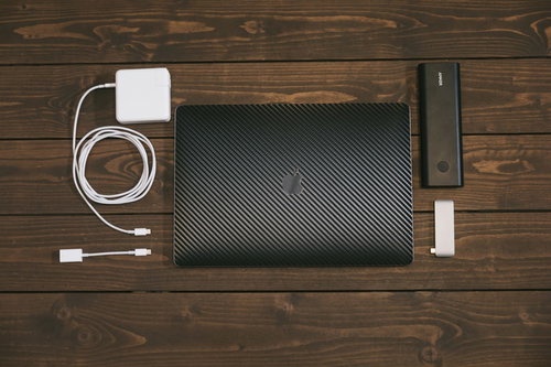 ノマドするのに必要なノートPCや充電器一式