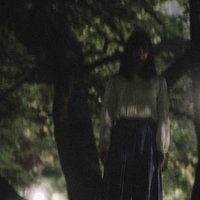 【恐怖】振り返ると女性の姿が...ストーカーの悪夢の写真