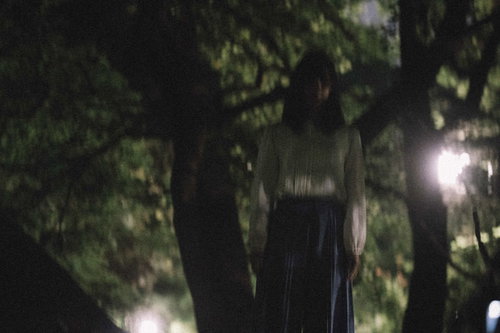 【恐怖】振り返ると女性の姿が...ストーカーの悪夢