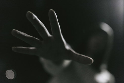 「もう逃さない...」